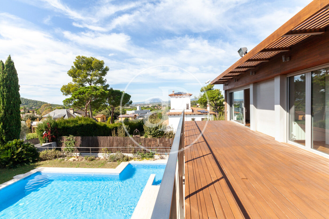 Casa unifamiliar amueblada en alquiler de cinco habitaciones con piscina en Valldoreix
