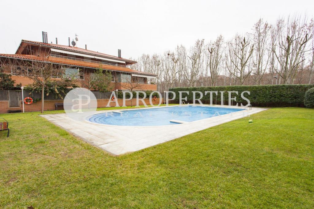 Calle Isidre Nonell, Parc Central - El Colomer, Sant Cugat del Vallès, Barcelona, 08173, España