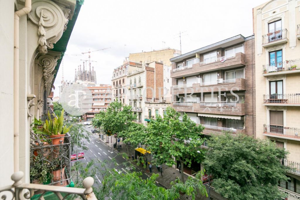 Barcelona, 08013, España
