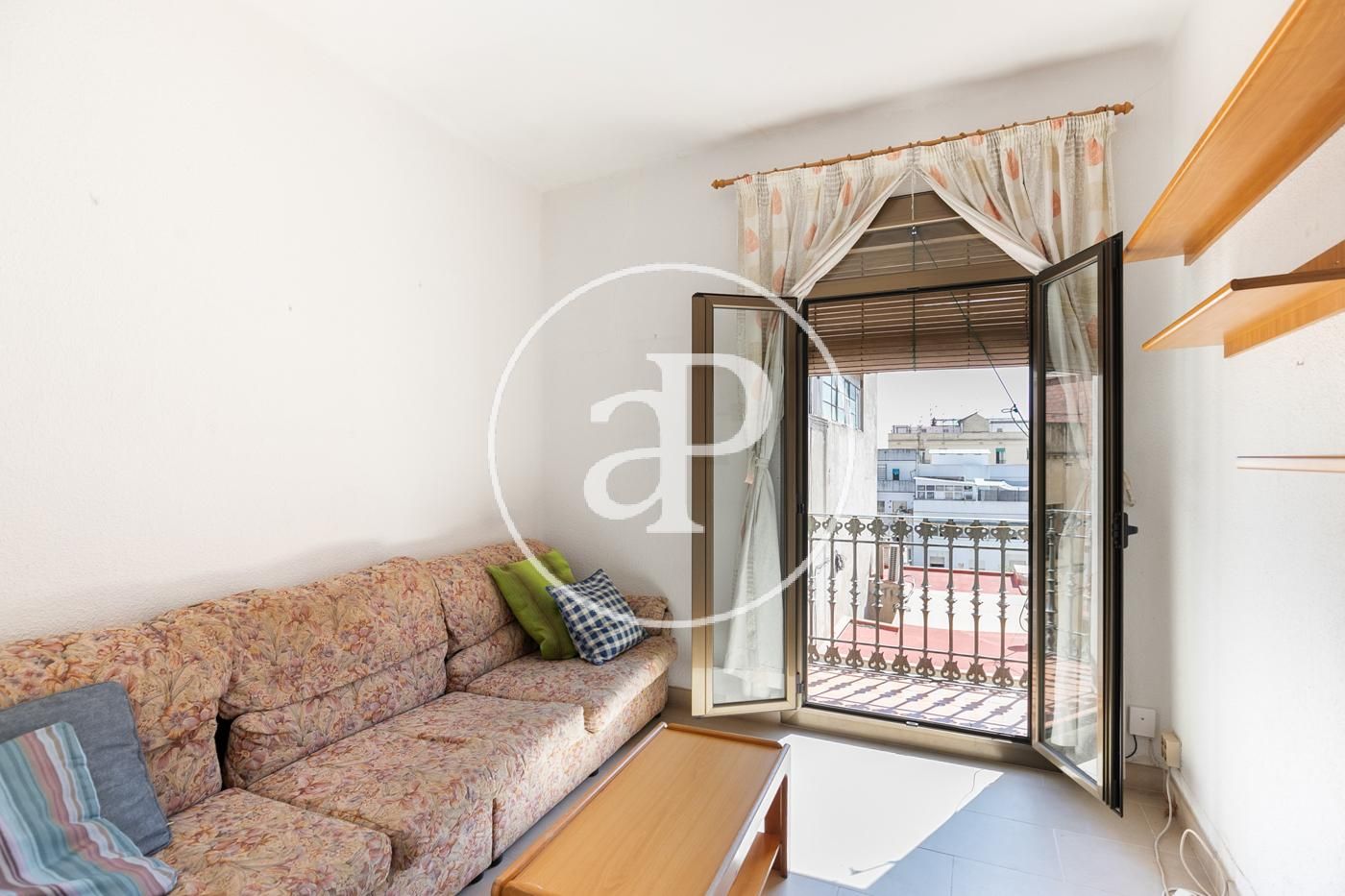 Nice flat for sale with views in Vila de Gràcia (Barcelona)